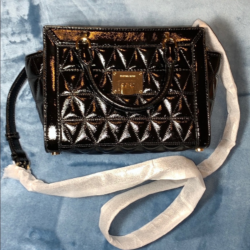 Michael Kors Vivianne Messenger black crossbody